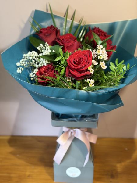 Sweetheart Six Roses